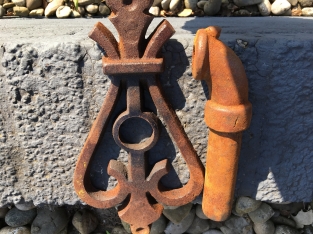 Wasserspeier für Wandbrunnen - Herzkrone + Neptun - Gusseisen